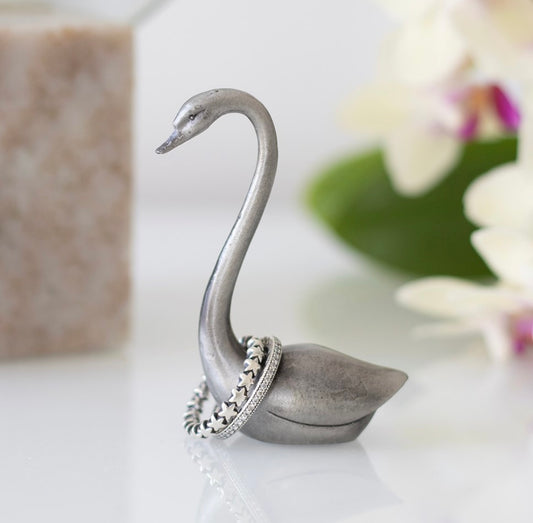 Metal Swan Delightful Ring Holder