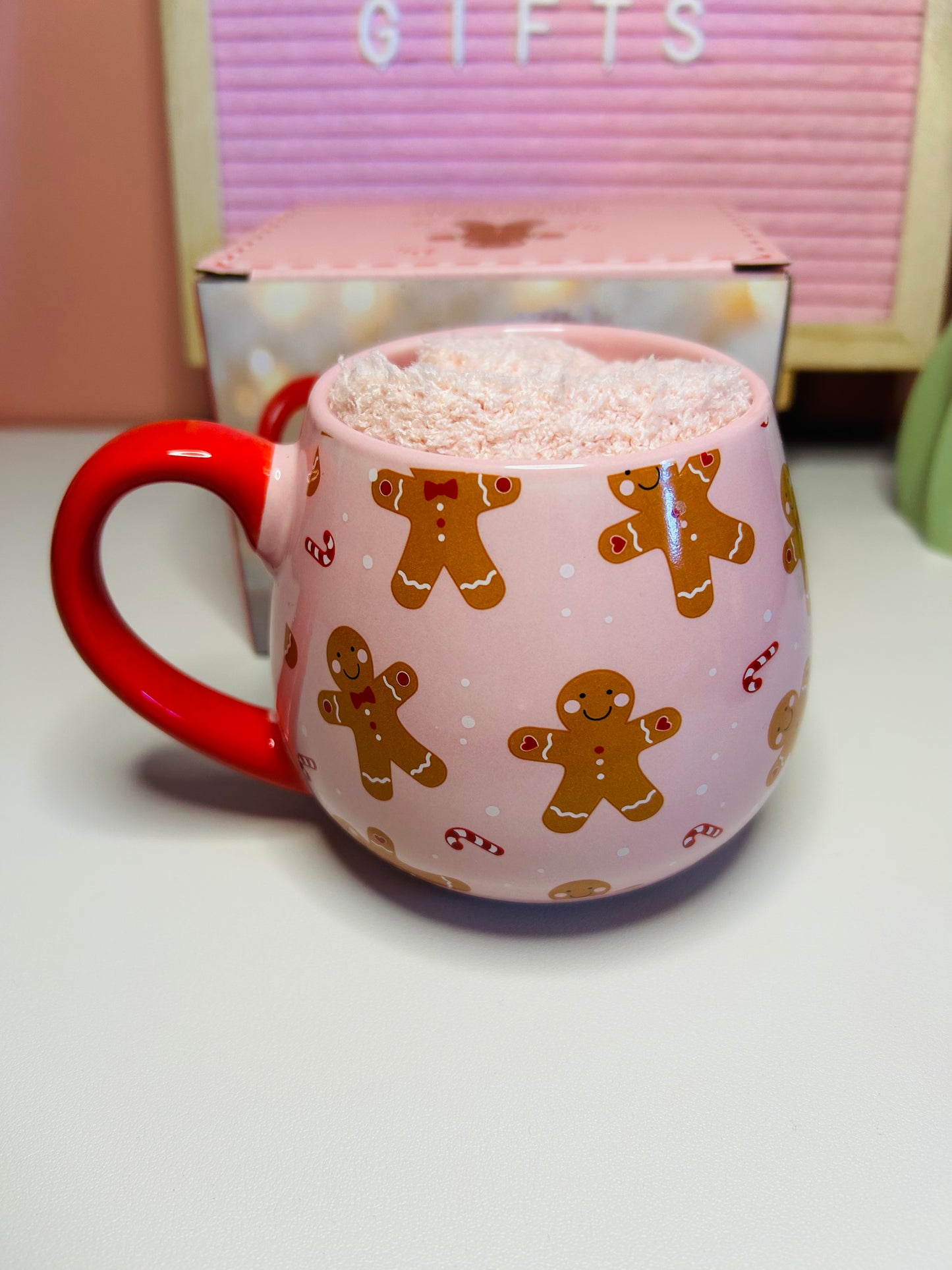 Pink Gingerbread Rounded Mug & Fluffy Socks Gift Set